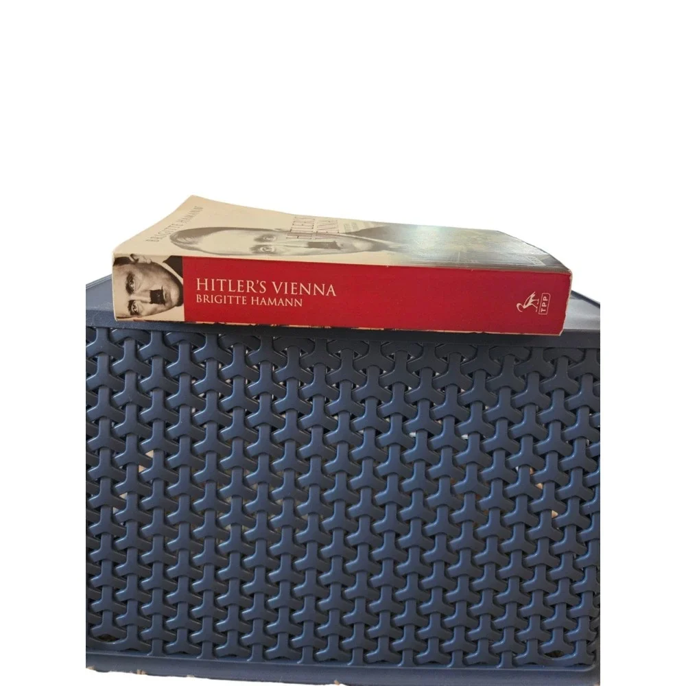 Hitler's Vienna : A Portrait of the‎ Tyrant As a Young Man by Brigitte Hamann
